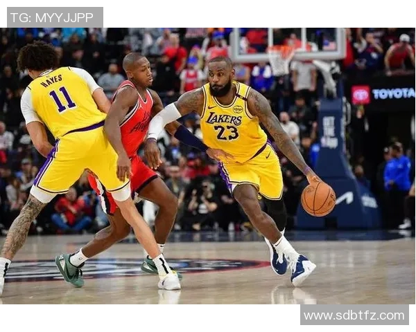 2006年湖人与快船的激烈对决回顾与精彩瞬间分析