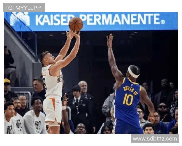 2016年NBA勇士队与太阳队精彩对决回顾及赛季表现分析