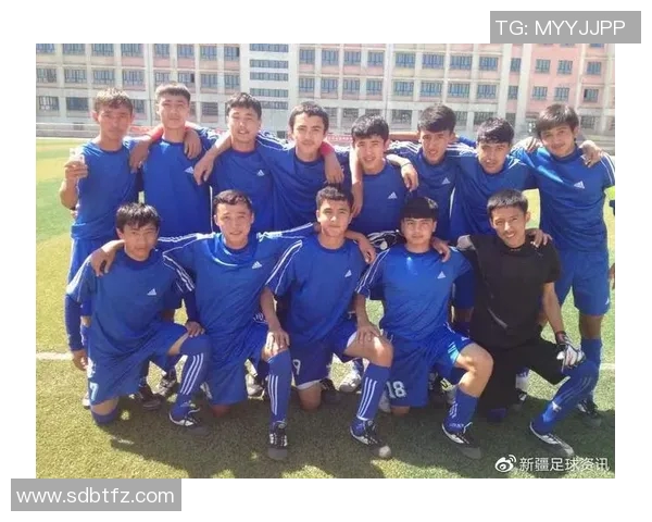 哈维西蒙斯的崛起之路:从青训小将到足球新星的精彩旅程 哈维西蒙斯的崛起之路:从青训小将到足球新星的精彩旅程